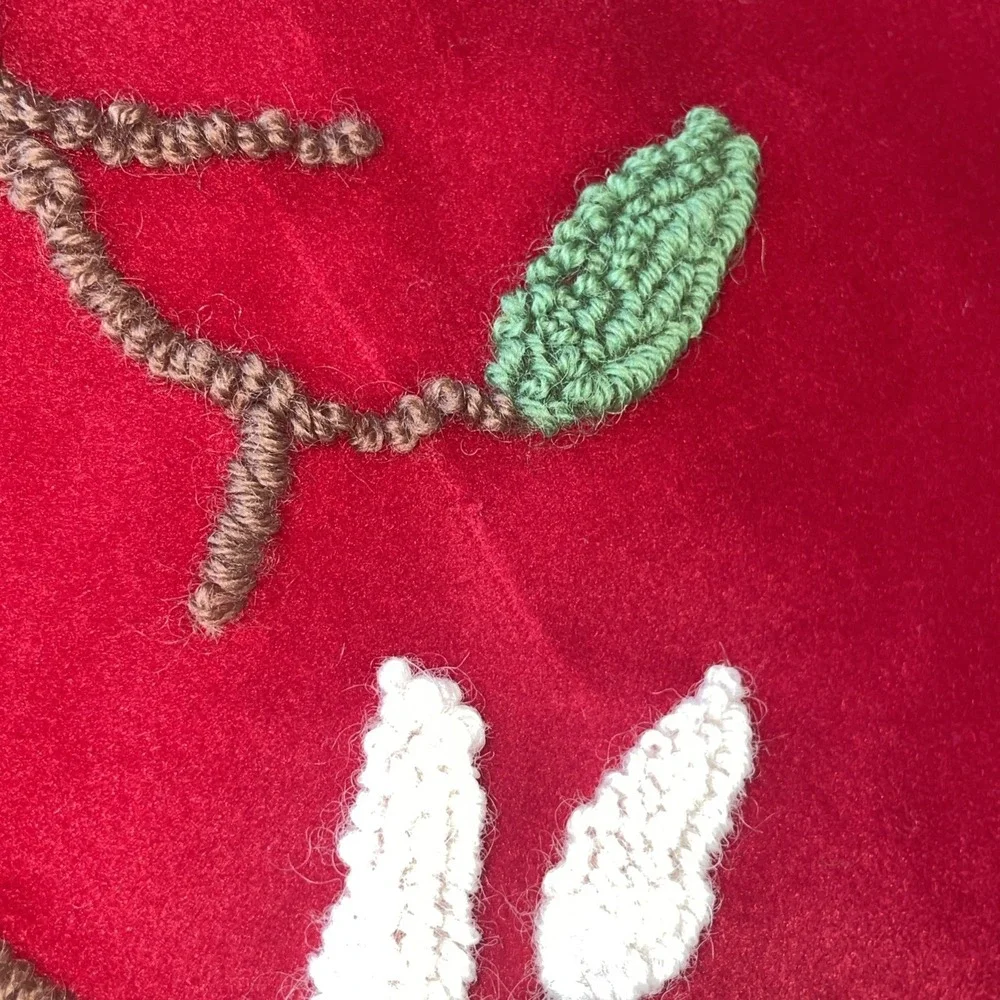 50 BEAUTIFUL Jingles & Joy Tree skirt, looped yarn embroiderybranches and leaves